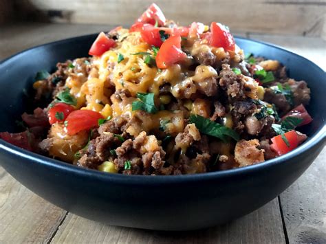 Skinnyish dish - In a large skillet over medium-high heat brown the ground beef and break it up with a spatula. Generously season the beef with kosher salt and pepper while the meat is cooking. When cooked thoroughly remove from heat and set aside in a dish. In the same skillet over medium heat, add oil and hash brown potatoes.